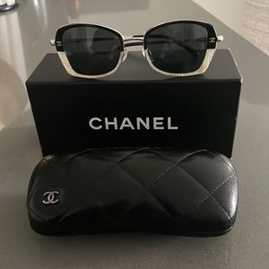 Chanel Jackie O *Authentic guaranteed